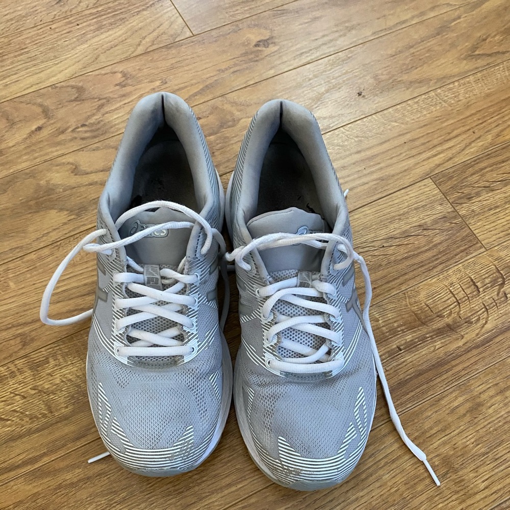 Women’s sneakers